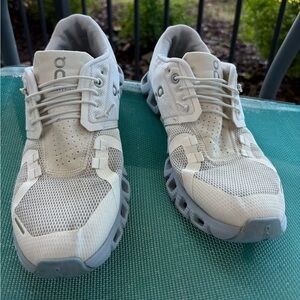 On Running Cloud 5 White and Blue oncloud!